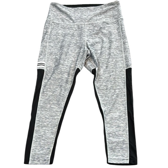 105 PINK Victoria's Secret Ultimate Gray and Black Leggings with mesh - Picture 1 of 9